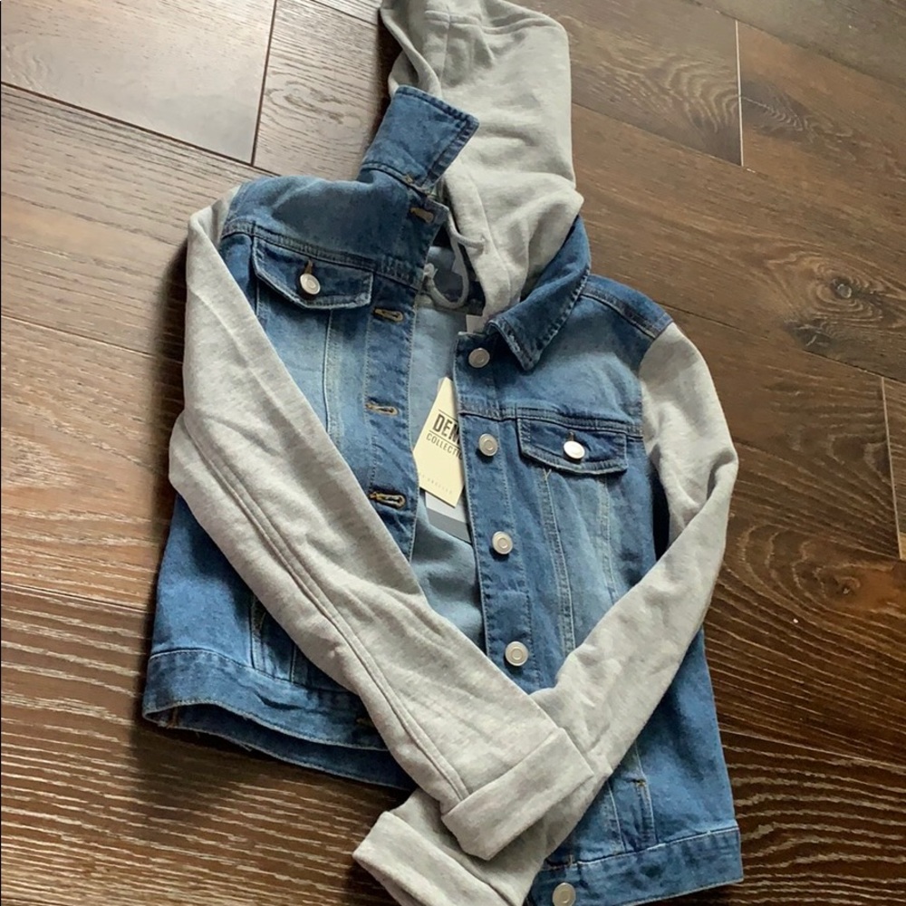 Denim jacket that hasn’t been worn with the tag